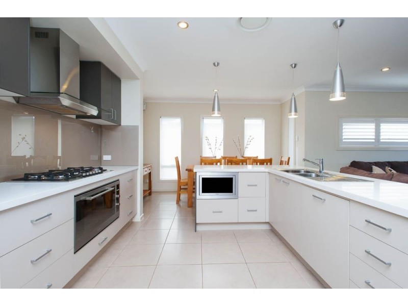 23 Galley Road, Hope Island QLD 4212