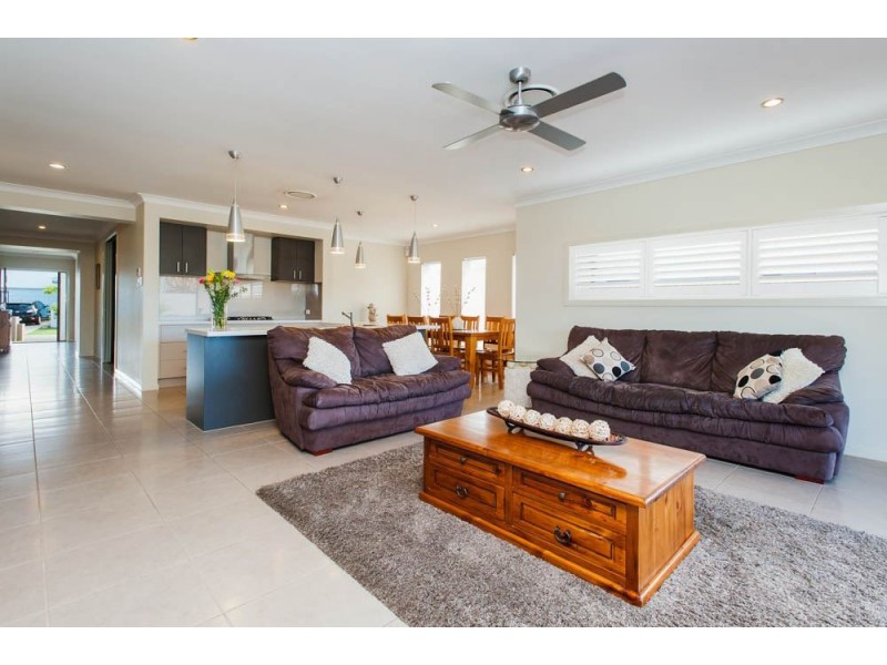 23 Galley Road, Hope Island QLD 4212