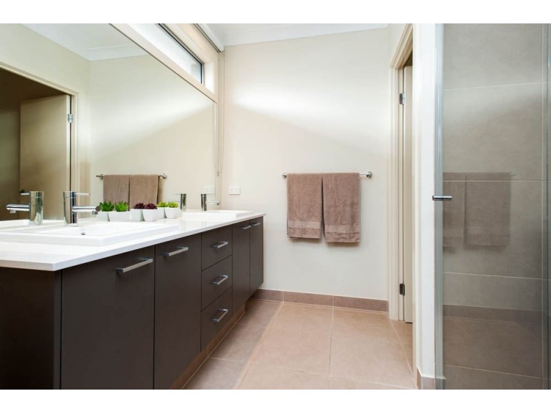 23 Galley Road, Hope Island QLD 4212