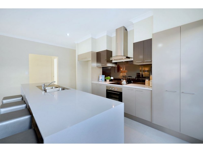 38 Azure Way, Hope Island QLD 4212