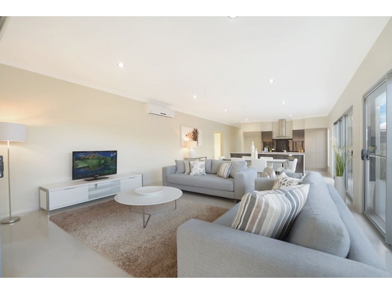 38 Azure Way, Hope Island QLD 4212