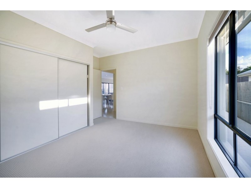 38 Azure Way, Hope Island QLD 4212