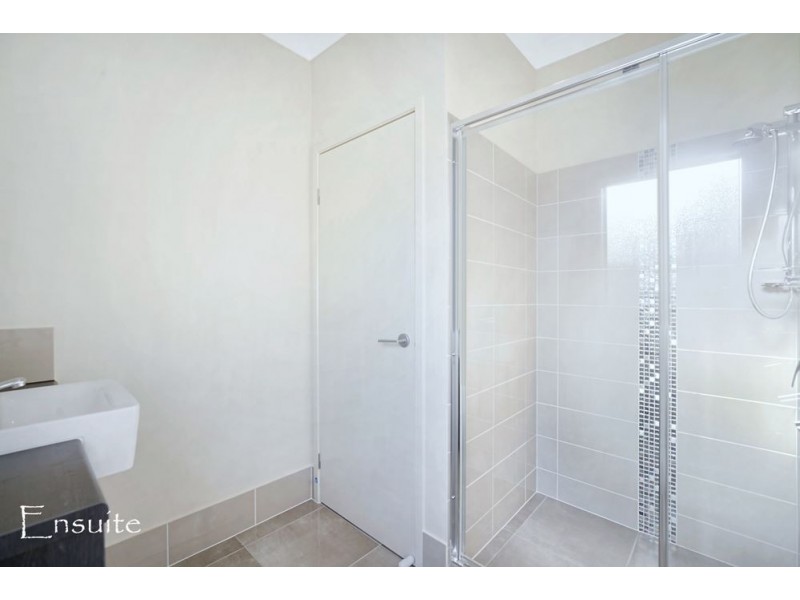 38 Azure Way, Hope Island QLD 4212