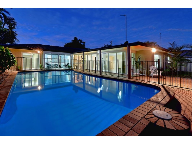 164 Monaco Street, Broadbeach Waters QLD 4218