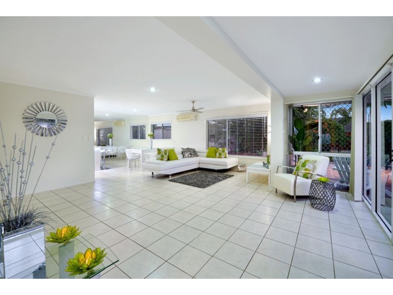 164 Monaco Street, Broadbeach Waters QLD 4218