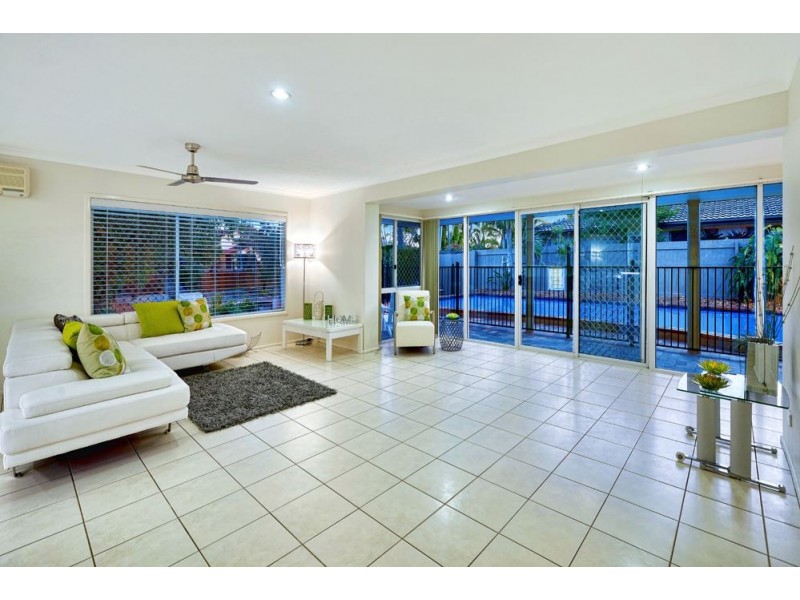 164 Monaco Street, Broadbeach Waters QLD 4218