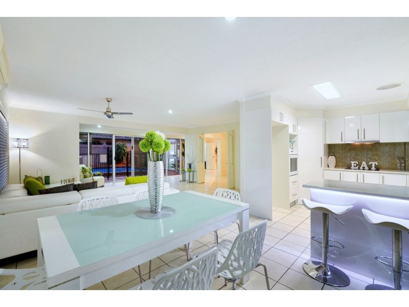 164 Monaco Street, Broadbeach Waters QLD 4218