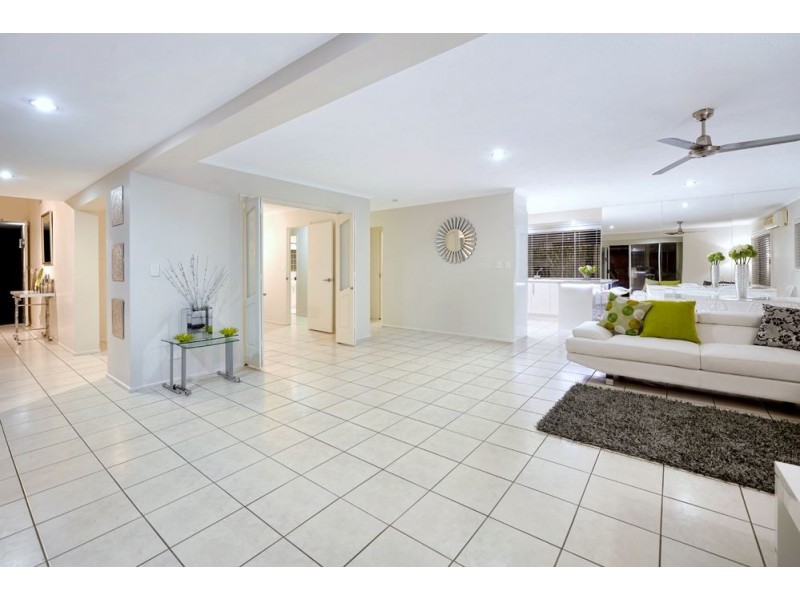 164 Monaco Street, Broadbeach Waters QLD 4218