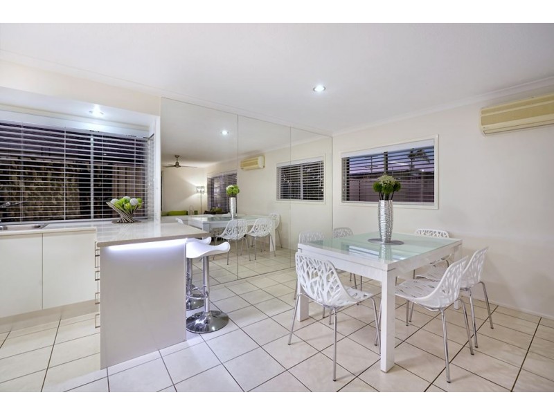 164 Monaco Street, Broadbeach Waters QLD 4218