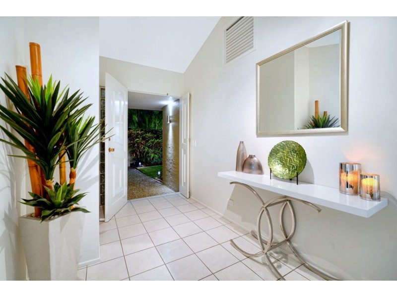 164 Monaco Street, Broadbeach Waters QLD 4218