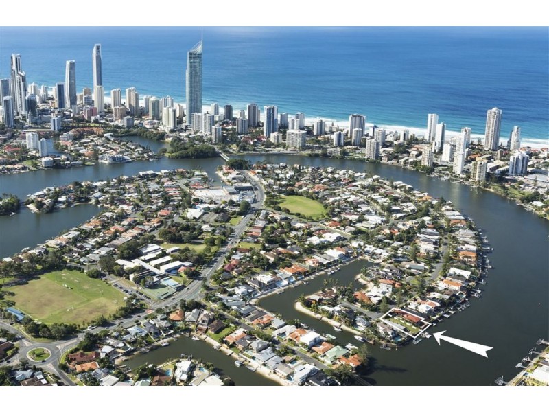 126 Amalfi Drive, Isle Of Capri QLD 4217