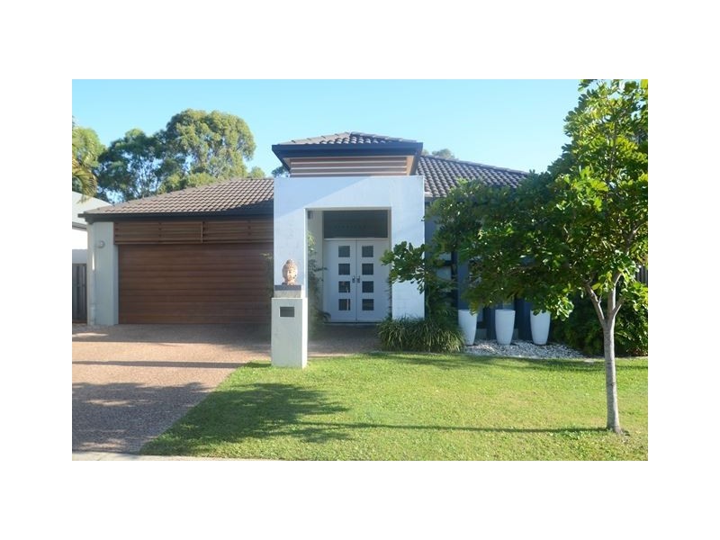 19 Imperia Crescent, Varsity Lakes QLD 4227