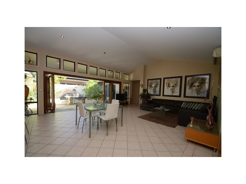 19 Imperia Crescent, Varsity Lakes QLD 4227