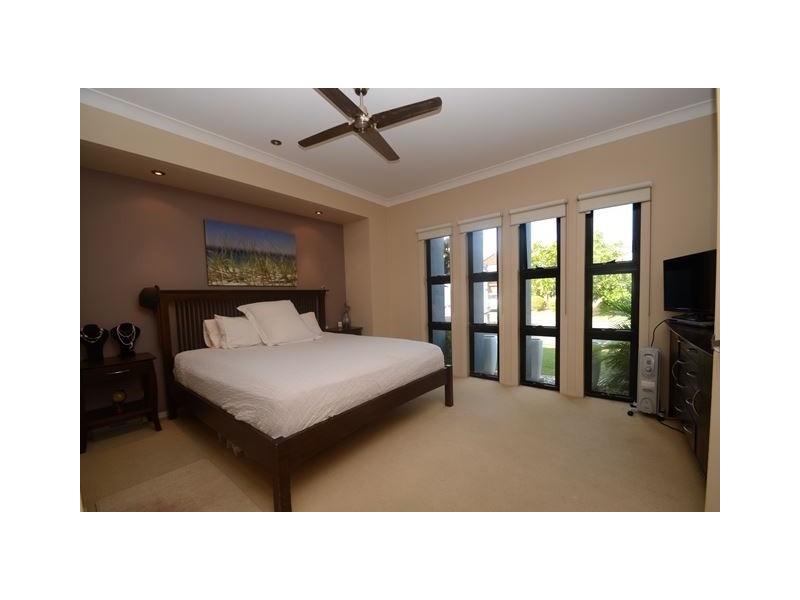 19 Imperia Crescent, Varsity Lakes QLD 4227