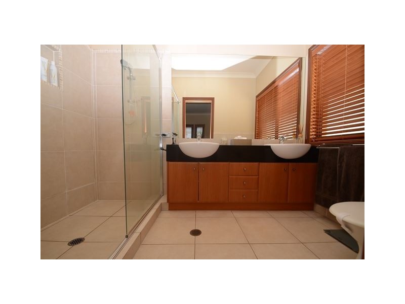 19 Imperia Crescent, Varsity Lakes QLD 4227