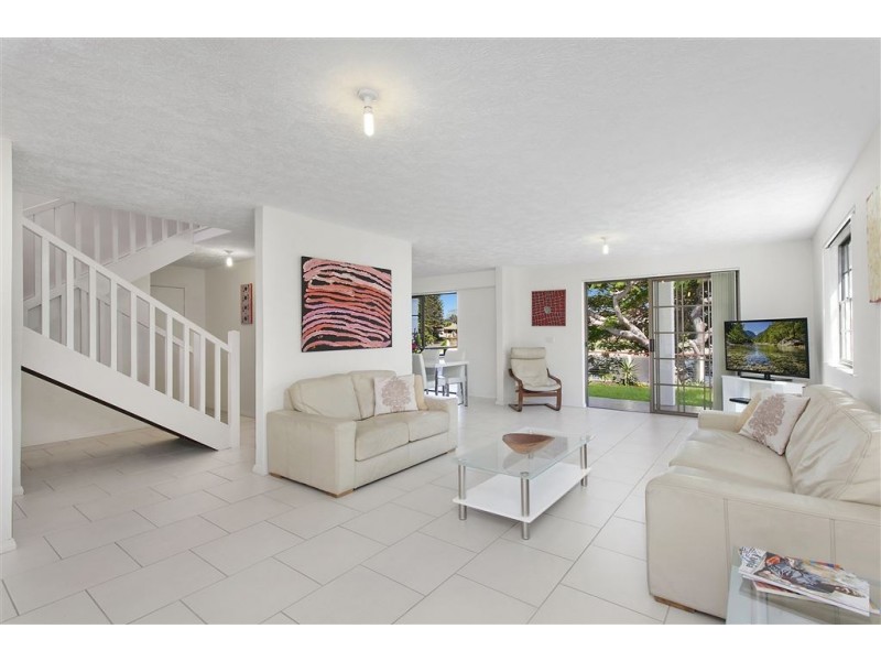 56 Avanti Street, Mermaid Waters QLD 4218