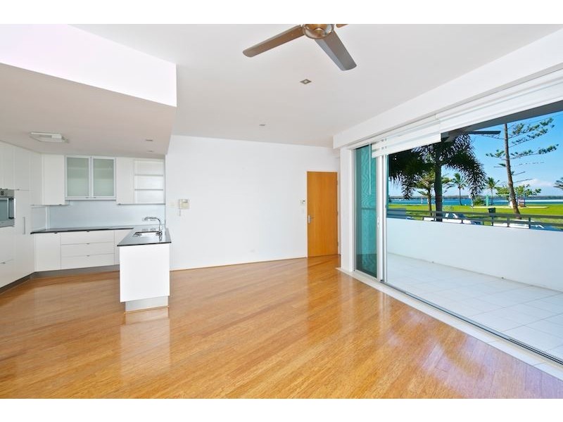 2/10 Oatland Esplanade, Runaway Bay QLD 4216