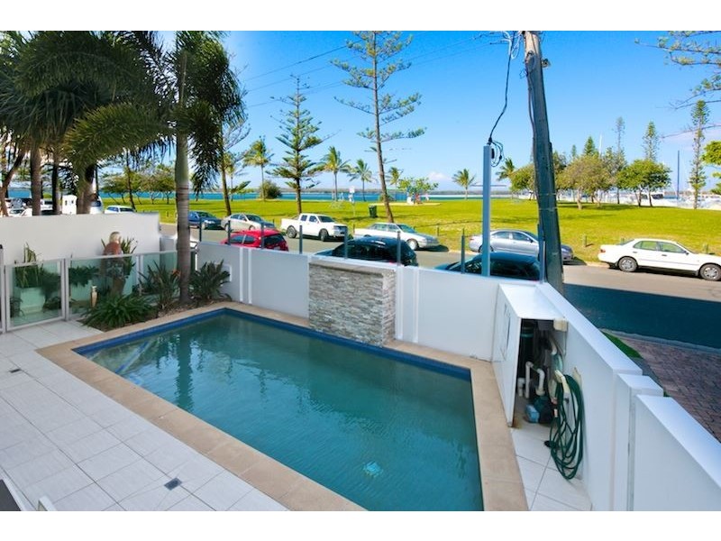 2/10 Oatland Esplanade, Runaway Bay QLD 4216