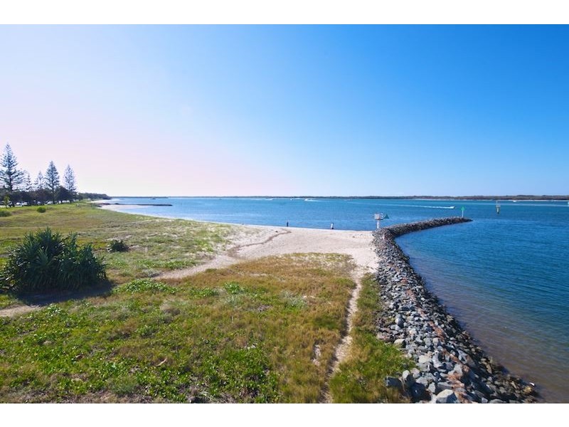 2/10 Oatland Esplanade, Runaway Bay QLD 4216