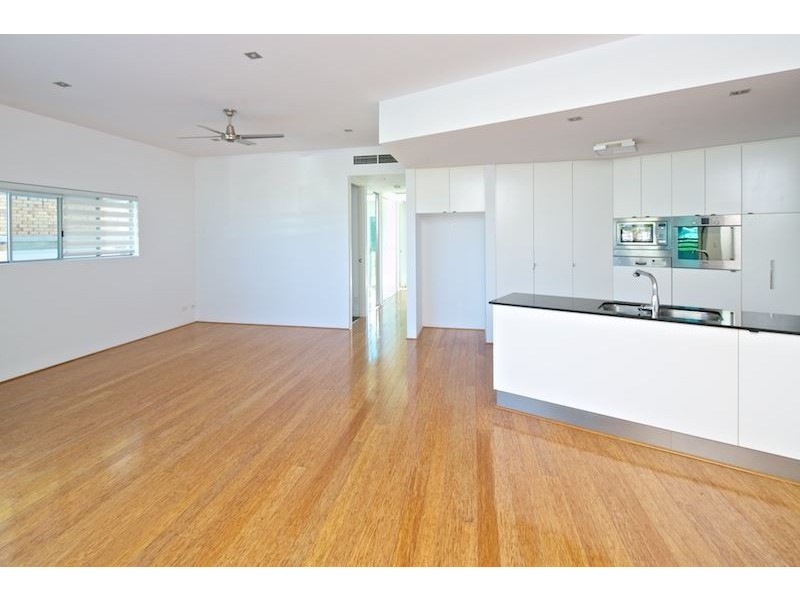 2/10 Oatland Esplanade, Runaway Bay QLD 4216