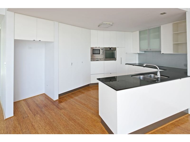 2/10 Oatland Esplanade, Runaway Bay QLD 4216