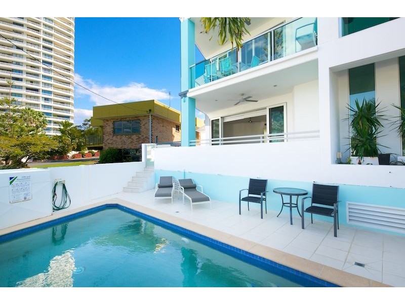 2/10 Oatland Esplanade, Runaway Bay QLD 4216