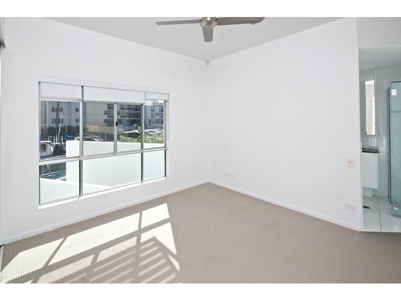 2/10 Oatland Esplanade, Runaway Bay QLD 4216