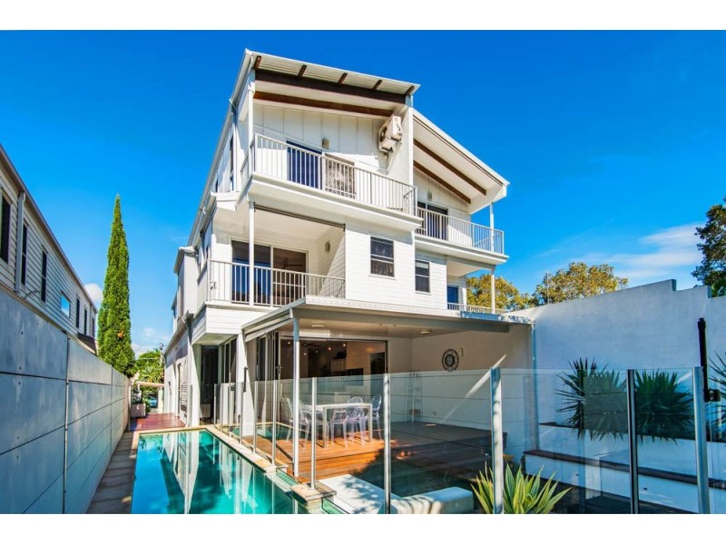 2/17 Errol Avenue, Paradise Point QLD 4216