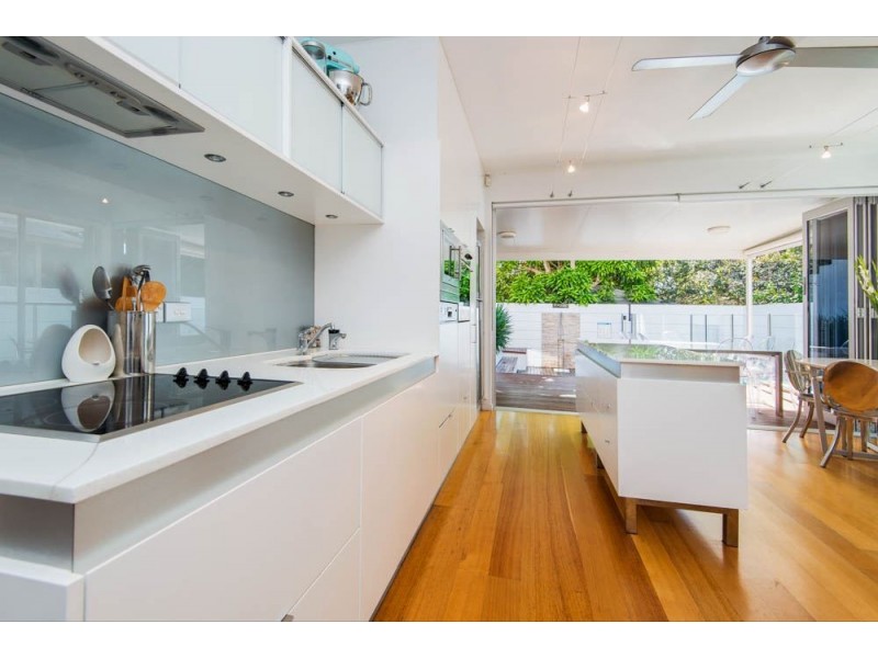 2/17 Errol Avenue, Paradise Point QLD 4216