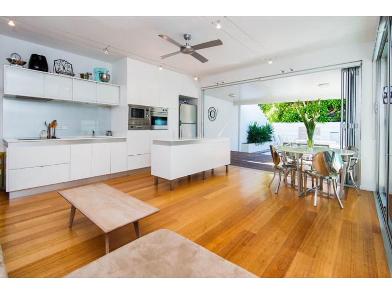 2/17 Errol Avenue, Paradise Point QLD 4216