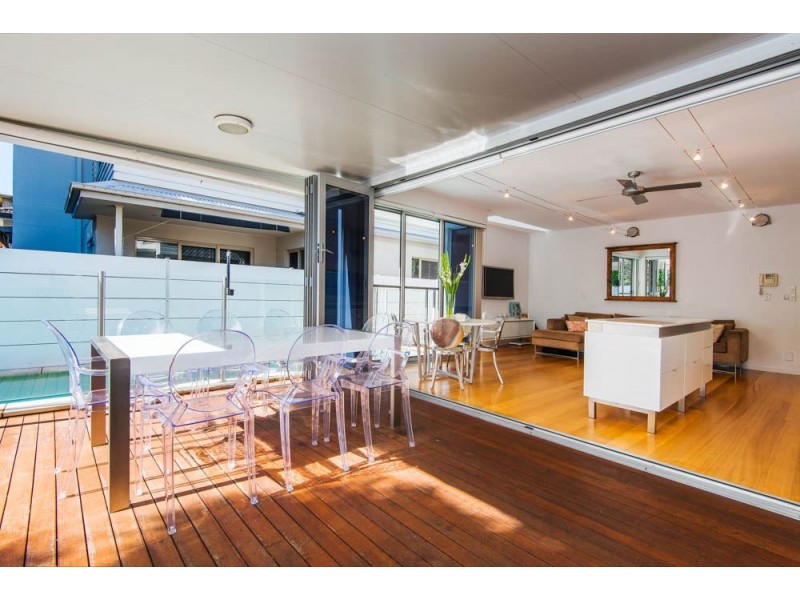 2/17 Errol Avenue, Paradise Point QLD 4216