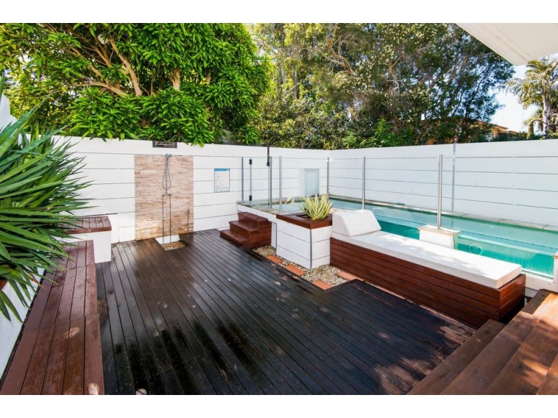 2/17 Errol Avenue, Paradise Point QLD 4216