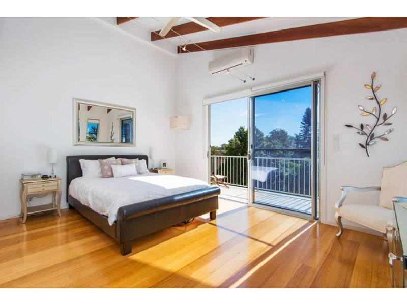 2/17 Errol Avenue, Paradise Point QLD 4216