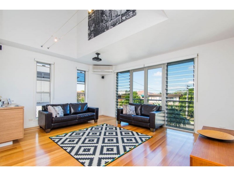 2/17 Errol Avenue, Paradise Point QLD 4216