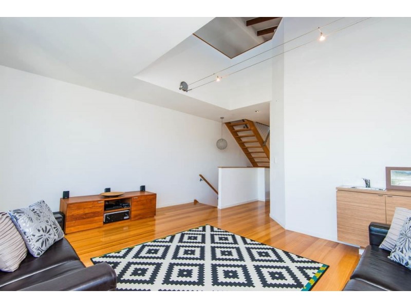 2/17 Errol Avenue, Paradise Point QLD 4216