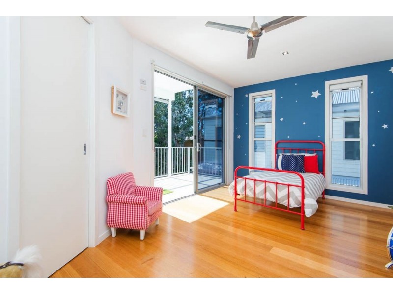 2/17 Errol Avenue, Paradise Point QLD 4216