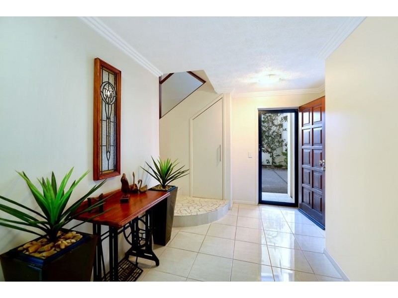 4/85 Bayview Street, Runaway Bay QLD 4216