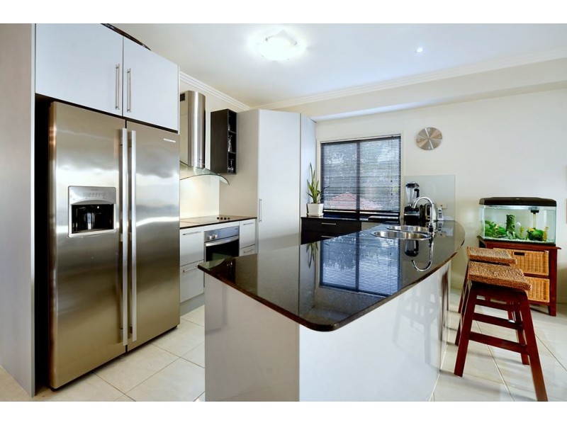 4/85 Bayview Street, Runaway Bay QLD 4216