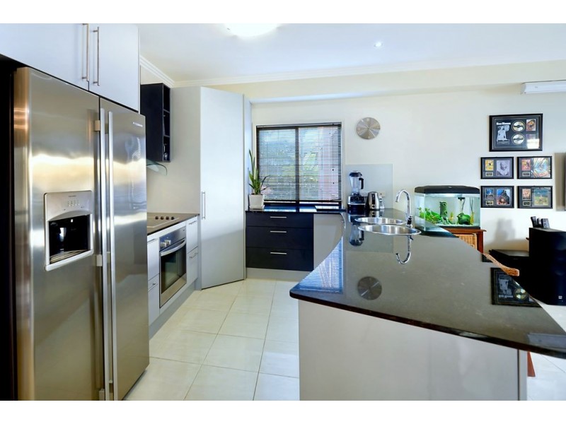 4/85 Bayview Street, Runaway Bay QLD 4216