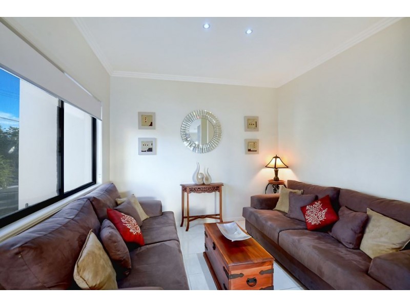 4/85 Bayview Street, Runaway Bay QLD 4216