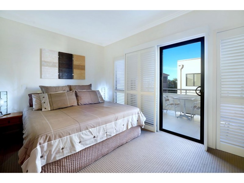 4/85 Bayview Street, Runaway Bay QLD 4216