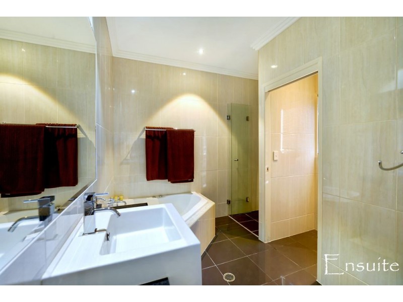 4/85 Bayview Street, Runaway Bay QLD 4216