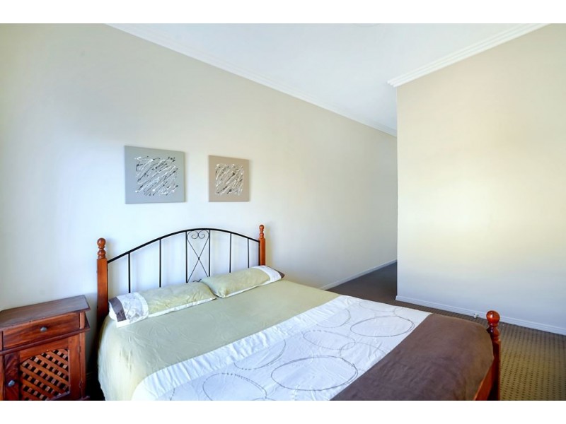 4/85 Bayview Street, Runaway Bay QLD 4216