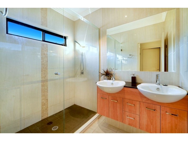 4/85 Bayview Street, Runaway Bay QLD 4216