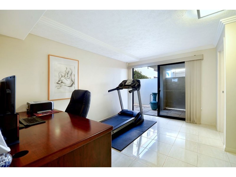 4/85 Bayview Street, Runaway Bay QLD 4216