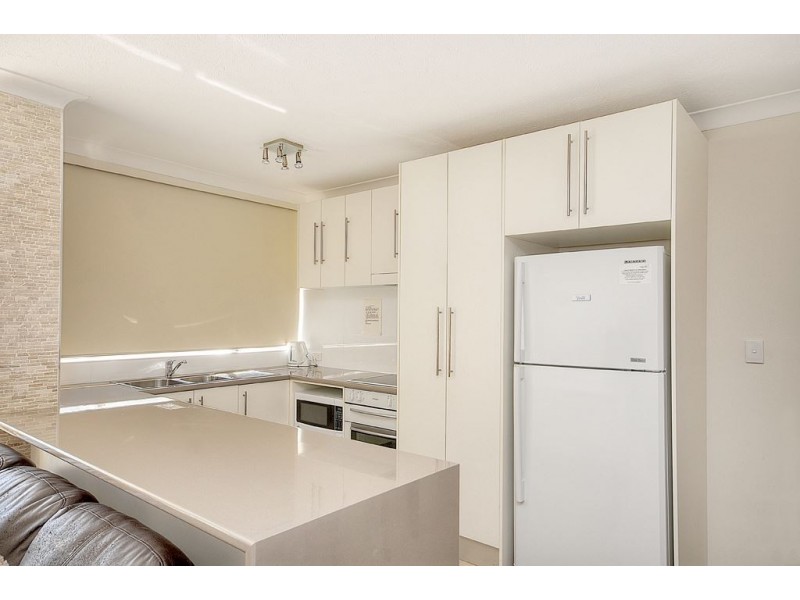 6/5 Queensland Ave, Broadbeach QLD 4218
