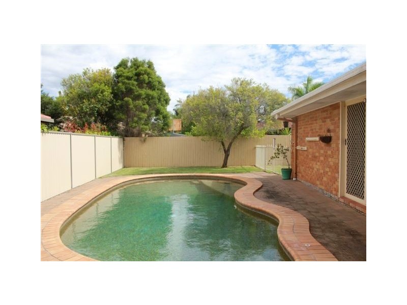 33 Lakeridge Drive, Varsity Lakes QLD 4227
