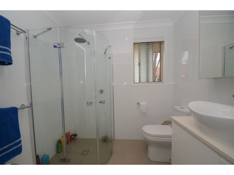 33 Lakeridge Drive, Varsity Lakes QLD 4227