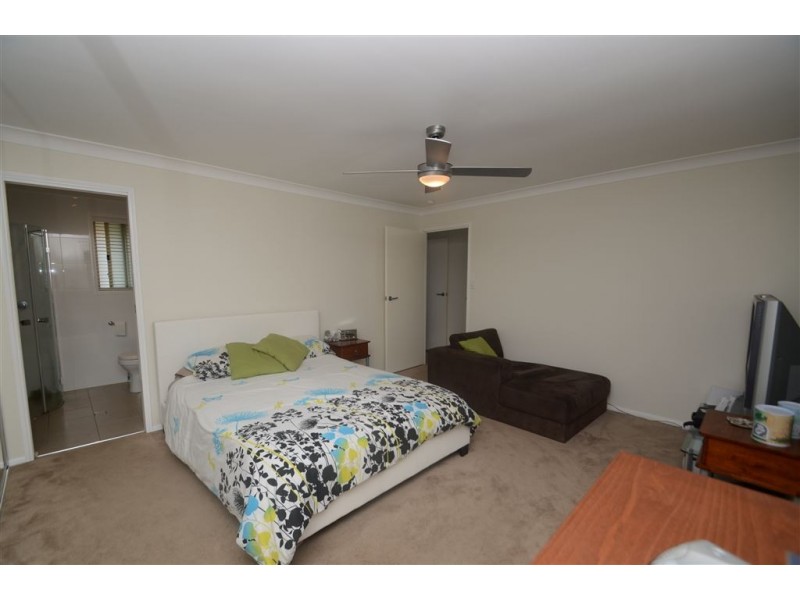 33 Lakeridge Drive, Varsity Lakes QLD 4227