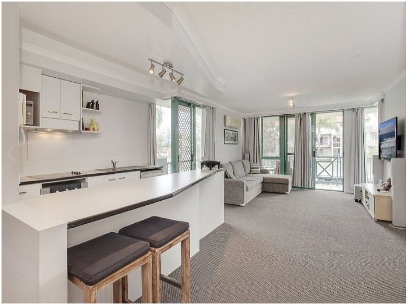 33 Australia Avenue, Broadbeach QLD 4218